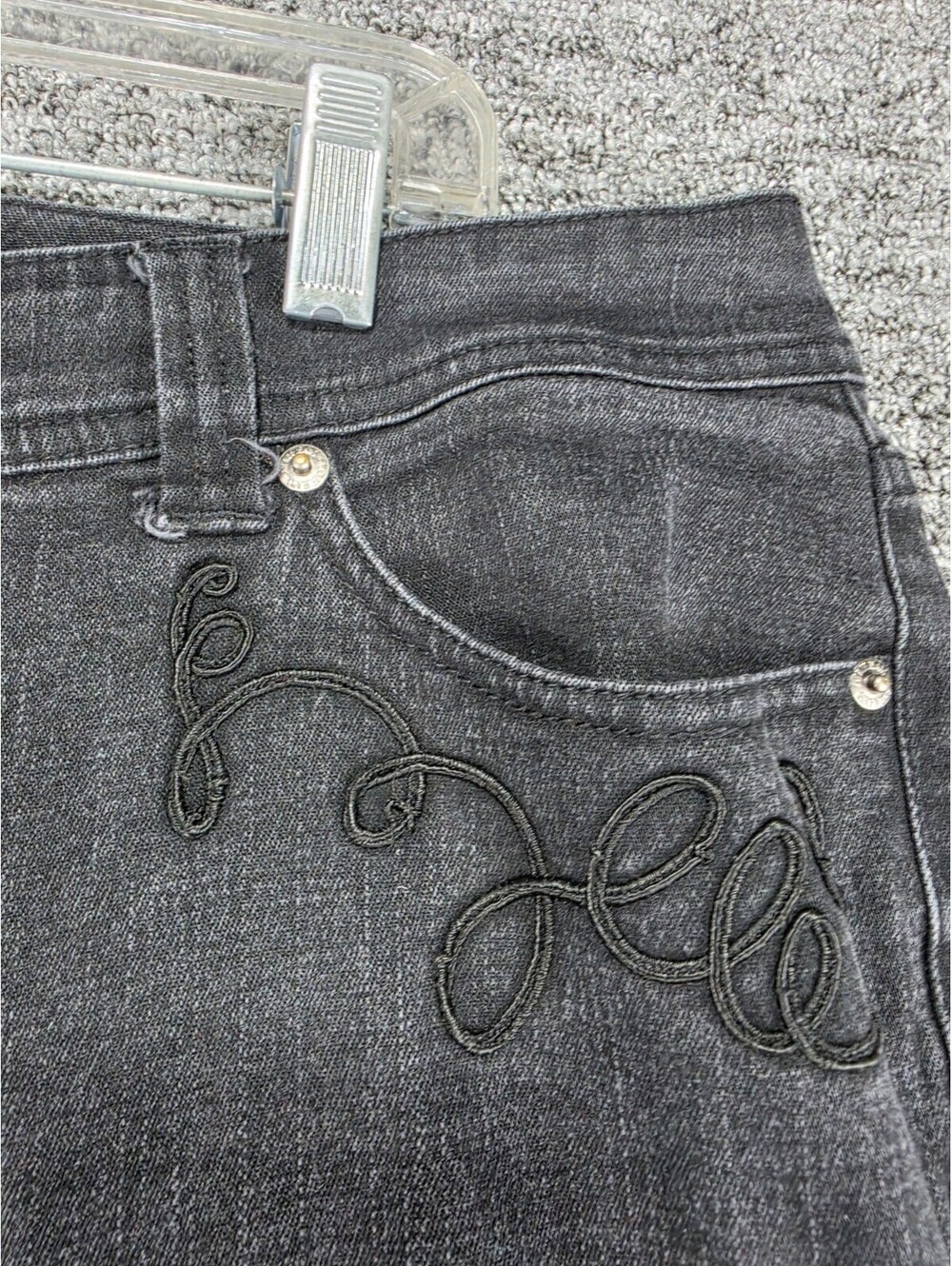 Avenue Jeans Women Plus Capri Black Dark Wash Embroidered Stretch 5-Pocket - Picture 2 of 15